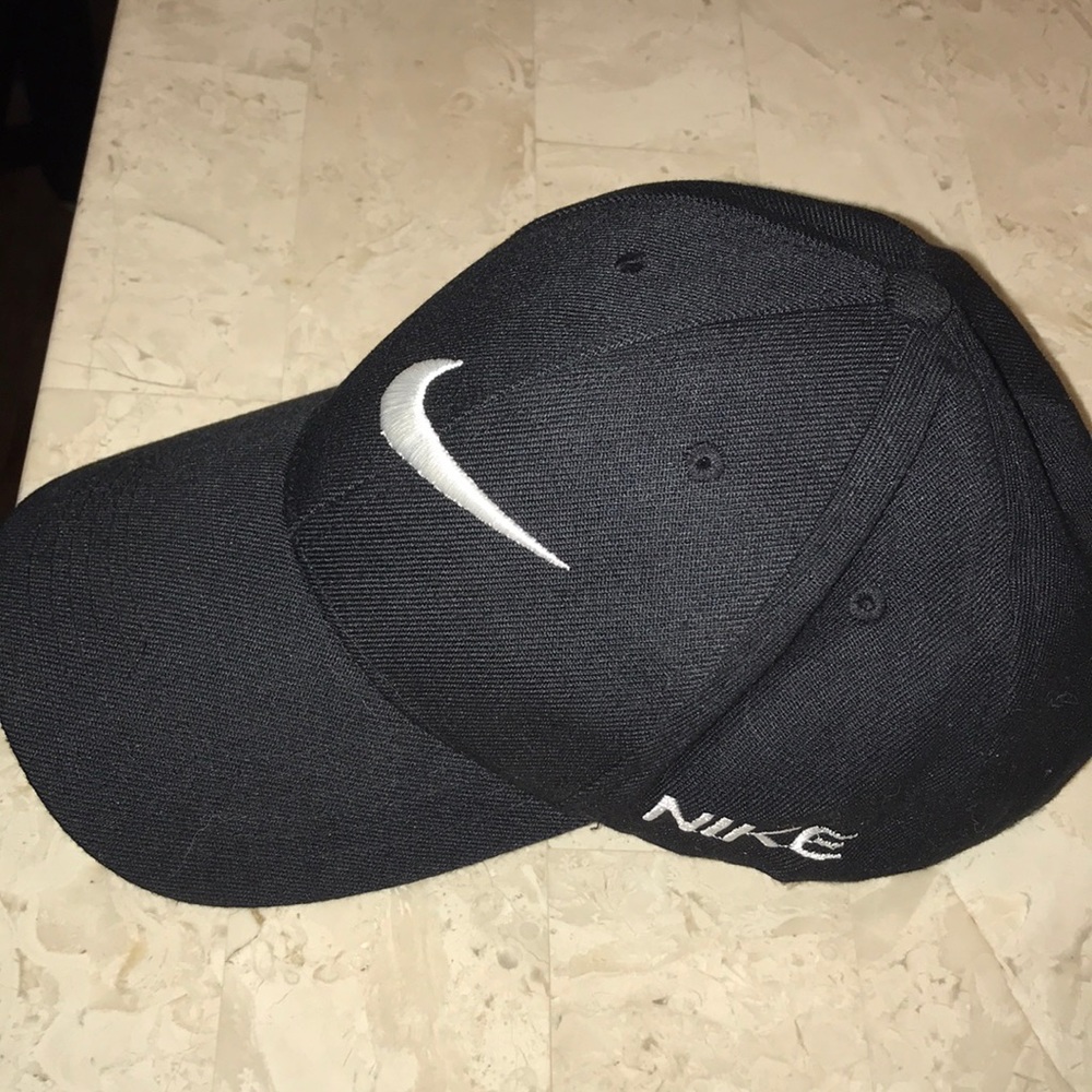 “NIKE” cap